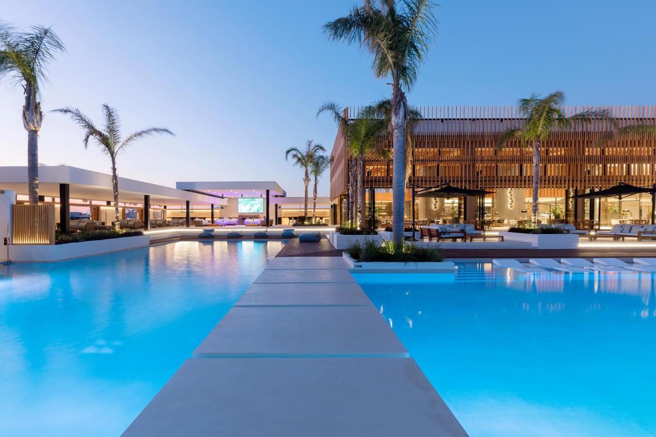 D' Andrea Lagoon All Suites - Adults Only Marmari  Bagian luar foto The resort at night